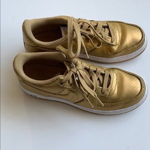 ‘07 Gold Nike Air Force 1 Youth Sneaker
